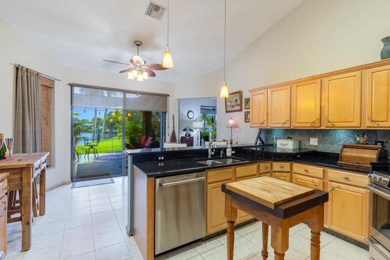 7889 Southeast River Lane Stuart, FL 34997 - Photo 18 of 32 7889 sw river ln mls-009