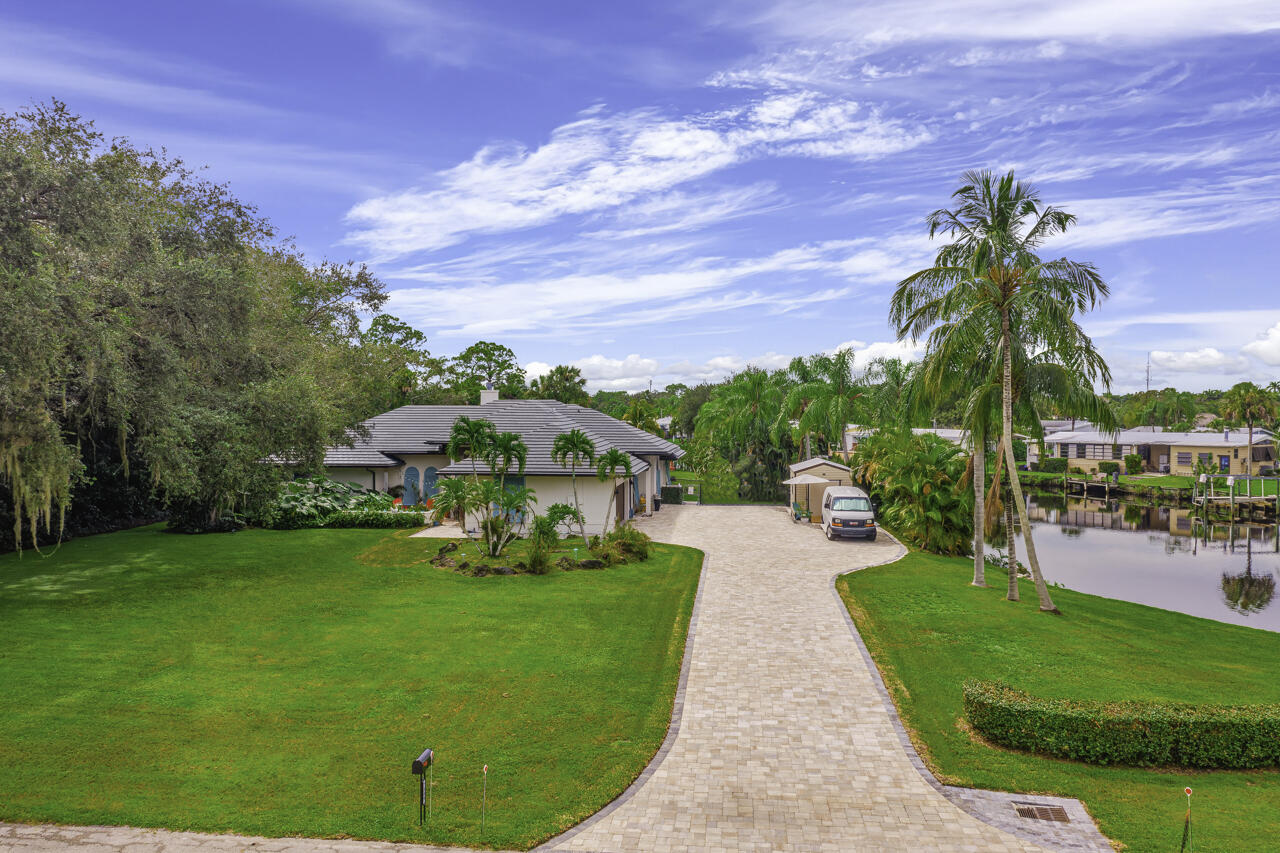 7889 Southeast River Lane Stuart, FL 34997 - Photo 3 of 32 7889 se river ln mls-002