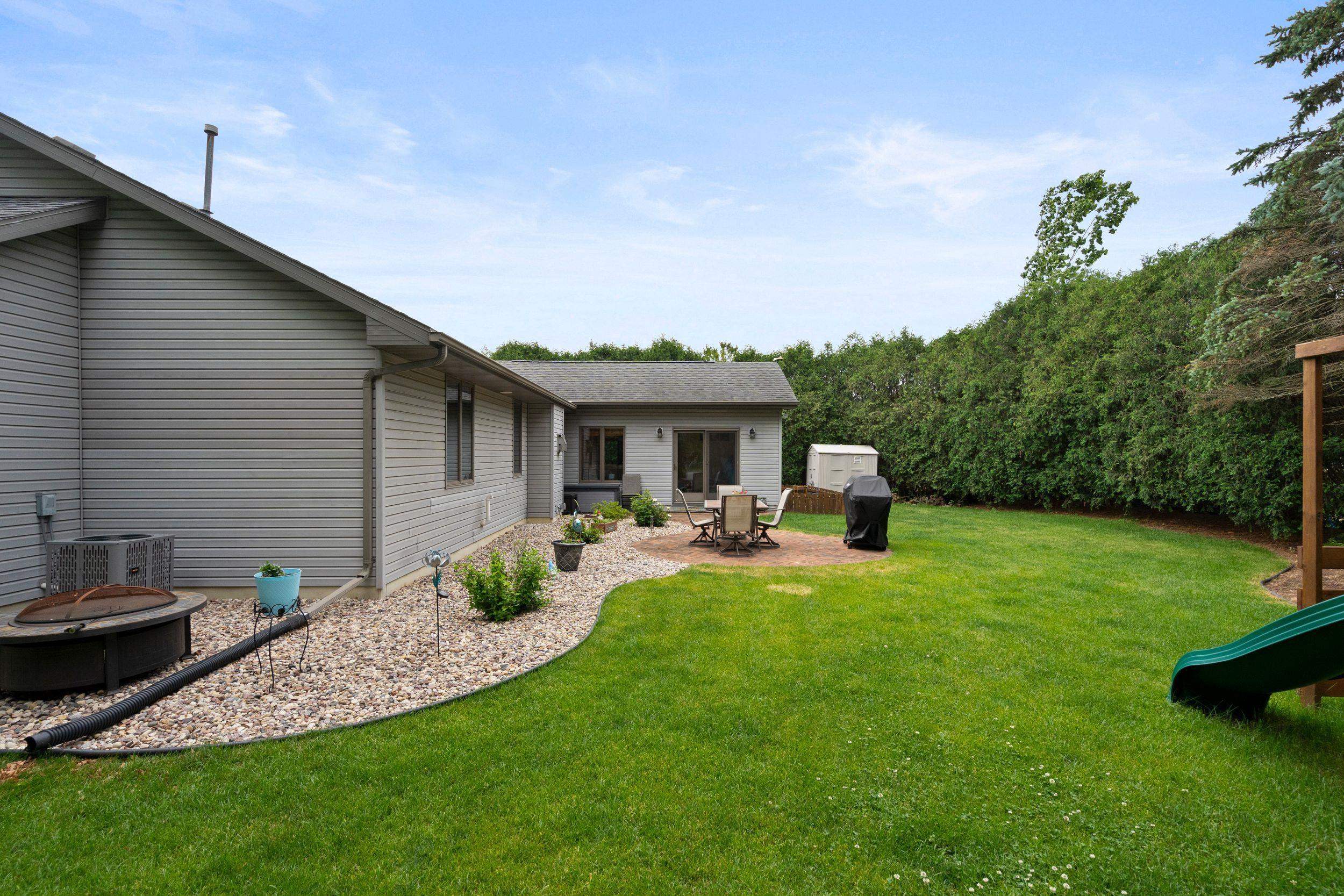 W2585 Oakbrook Court Appleton, WI 54915 - Photo 11 of 56