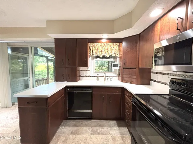 $450,000 | 47 Campus Club Drive, Guilderland, NY 12084