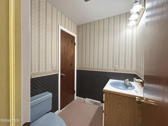 $450,000 | 47 Campus Club Drive, Guilderland, NY 12084