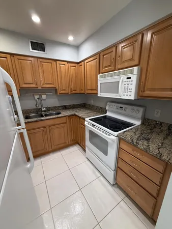 $2,100 | 2335 Southwest 22nd Avenue, Unit 1030, Delray Beach, FL 33445