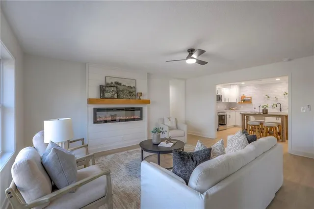 $699,999 | 8721 South Hardsaw Road, Lone Jack, MO 64070