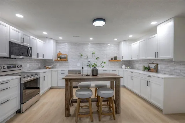 $699,999 | 8721 South Hardsaw Road, Lone Jack, MO 64070