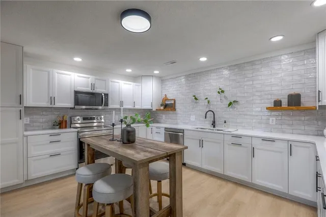 $699,999 | 8721 South Hardsaw Road, Lone Jack, MO 64070