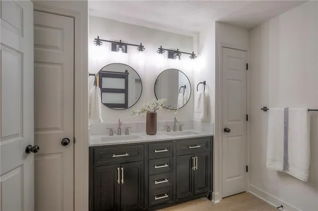 $699,999 | 8721 South Hardsaw Road, Lone Jack, MO 64070