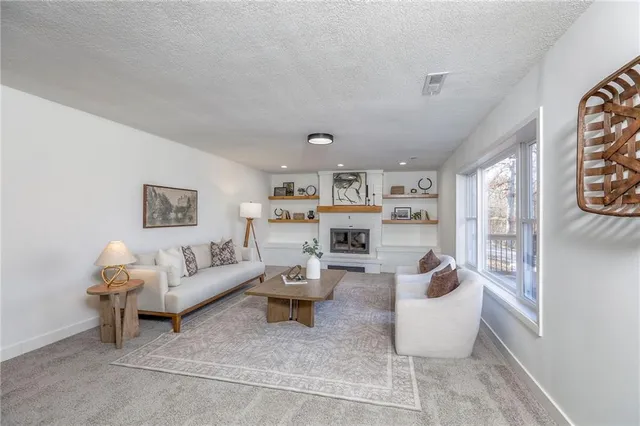 $699,999 | 8721 South Hardsaw Road, Lone Jack, MO 64070