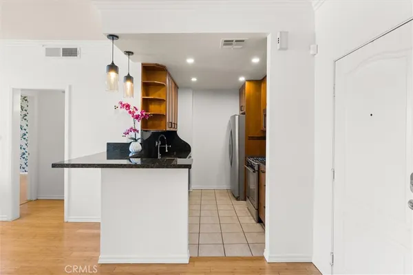$635,000 | 11225 Peach Grove Street, Unit 203, North Hollywood, CA 91601