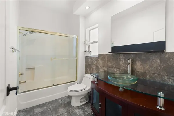 $635,000 | 11225 Peach Grove Street, Unit 203, North Hollywood, CA 91601