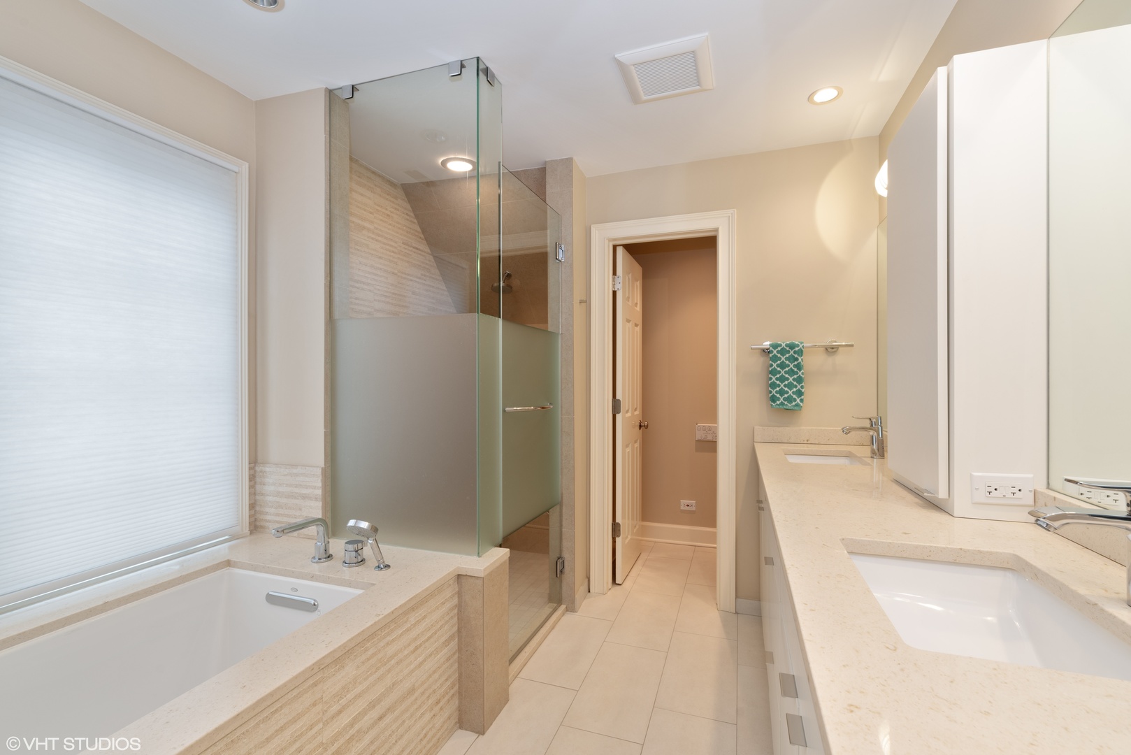 1049 Pontiac Road Wilmette, IL 60091 - Photo 13 of 28