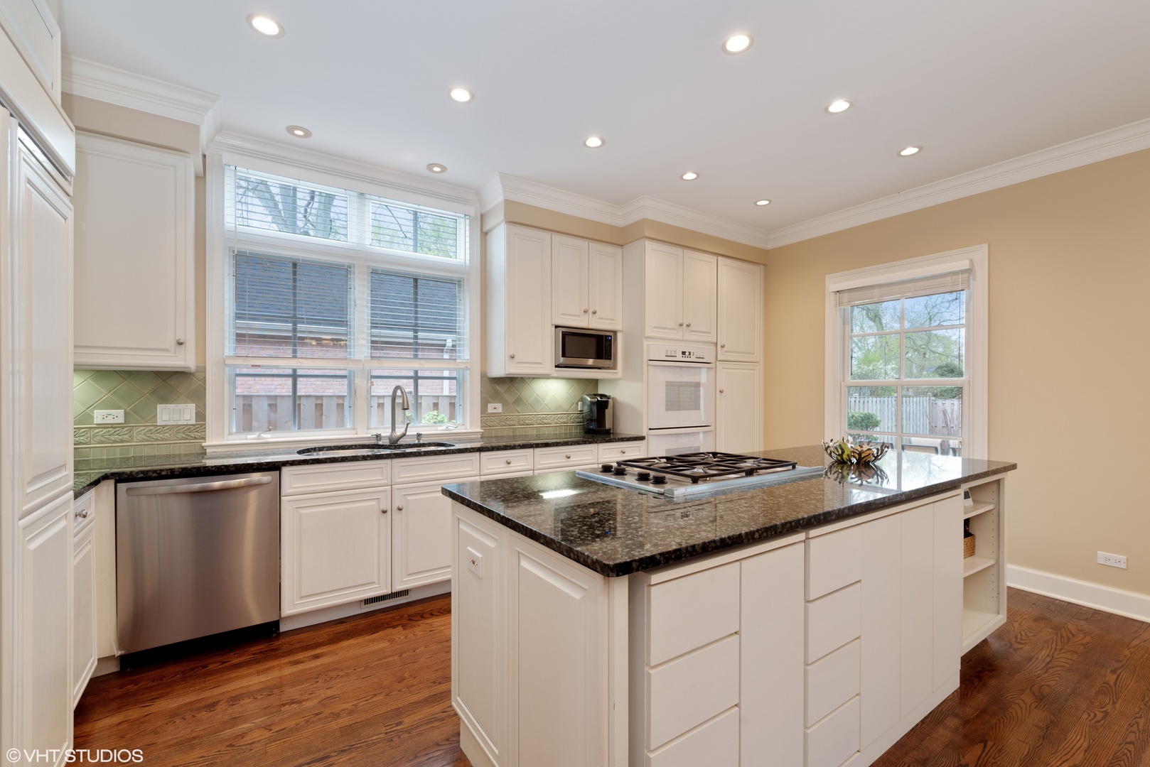 1049 Pontiac Road Wilmette, IL 60091 - Photo 6 of 28
