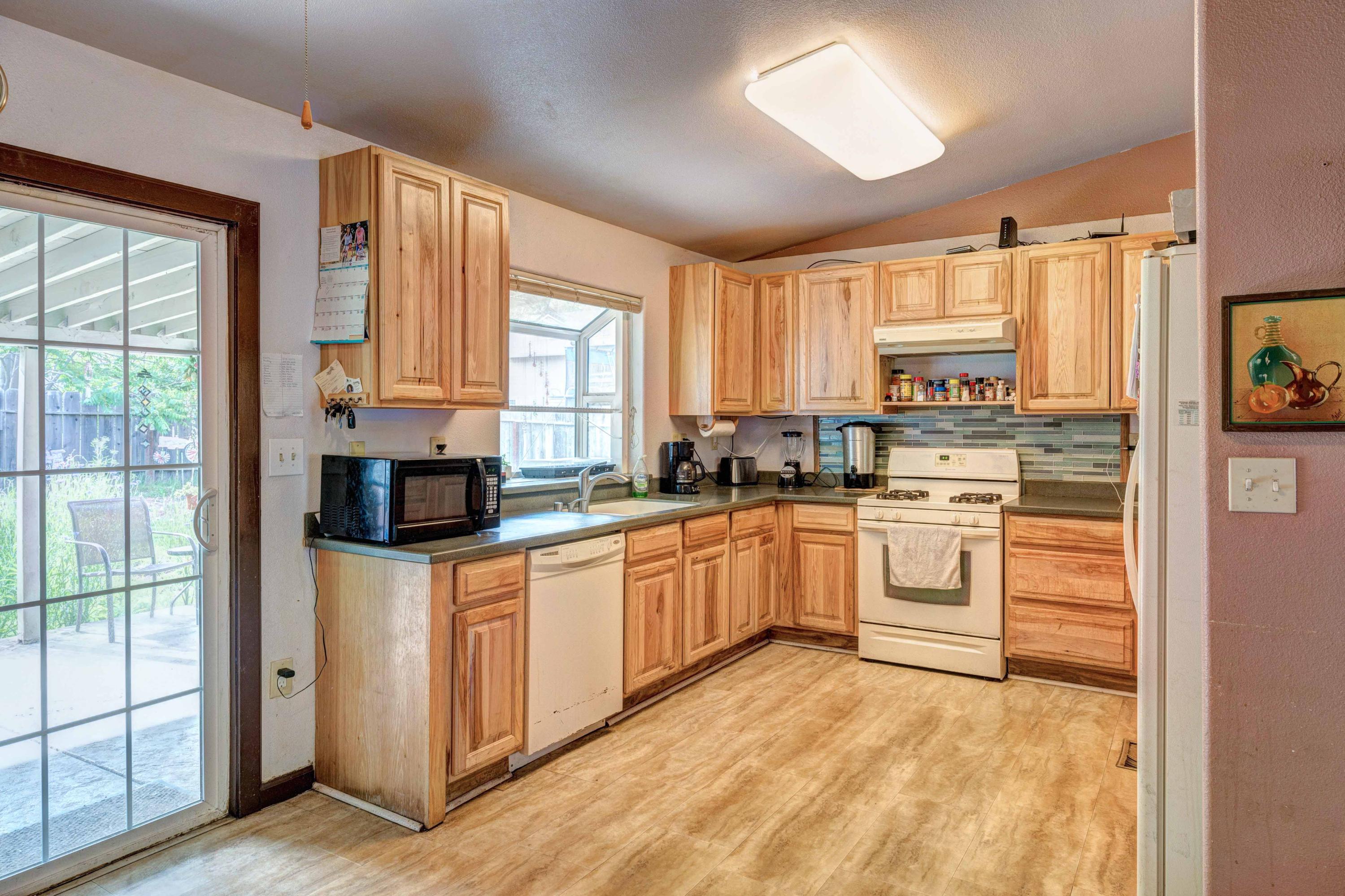 14813 Ravine Road Redding, CA 96003 - Photo 9 of 27 graceastonphotography-13