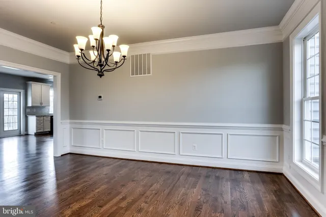 a view of a livingroom with wooden floor and closet