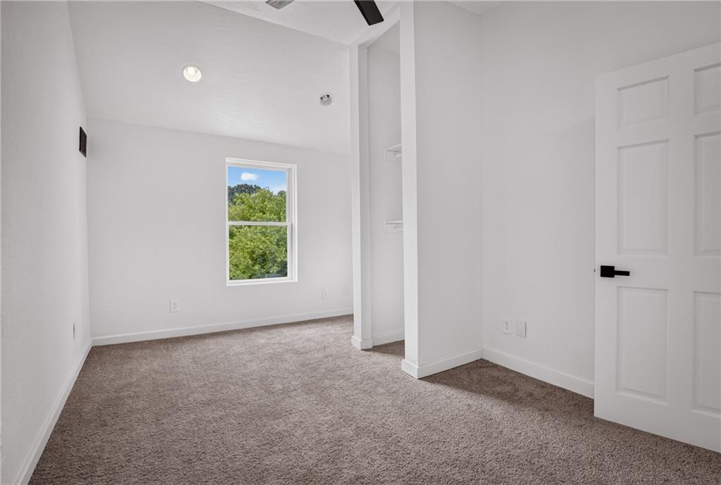 635 Valley Street Oakmont, PA 15139 - Photo 16 of 38