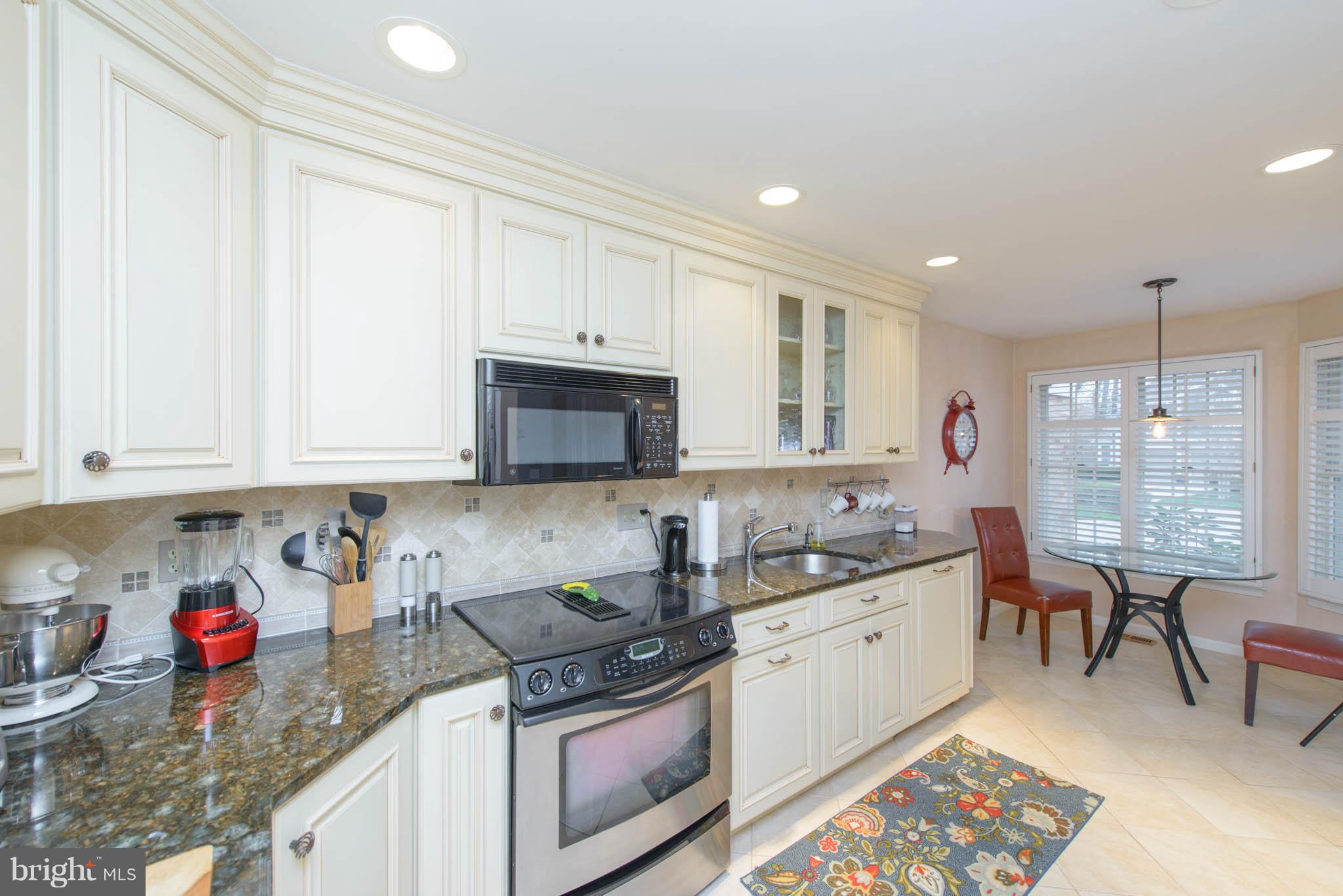 36 Raisin Tree Circle Baltimore, MD 21208 - Photo 3 of 30 Kitchen with custom cabinets and granite
