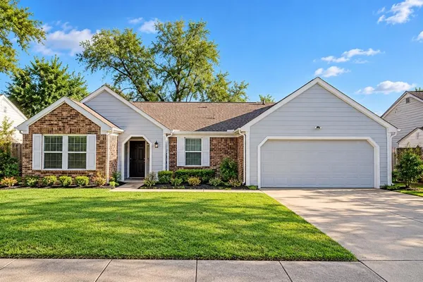 $2,425 | 302 Rosemary Lane, Euless, TX 76039