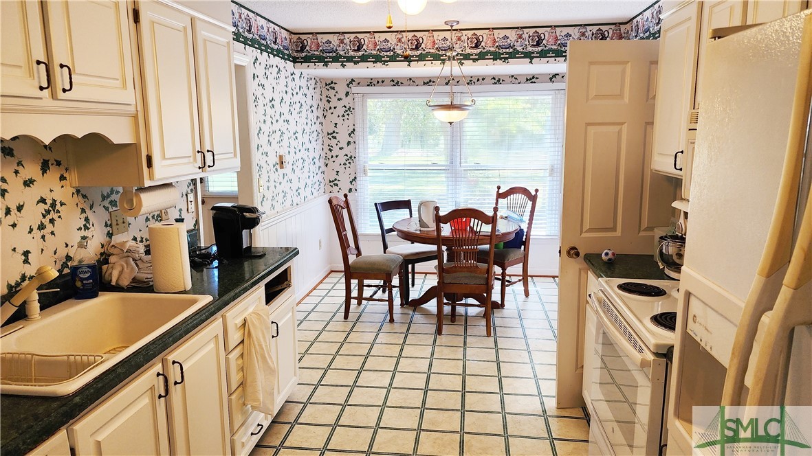 22 South Millward Road Savannah, GA 31410 - Photo 16 of 47 Kitchen