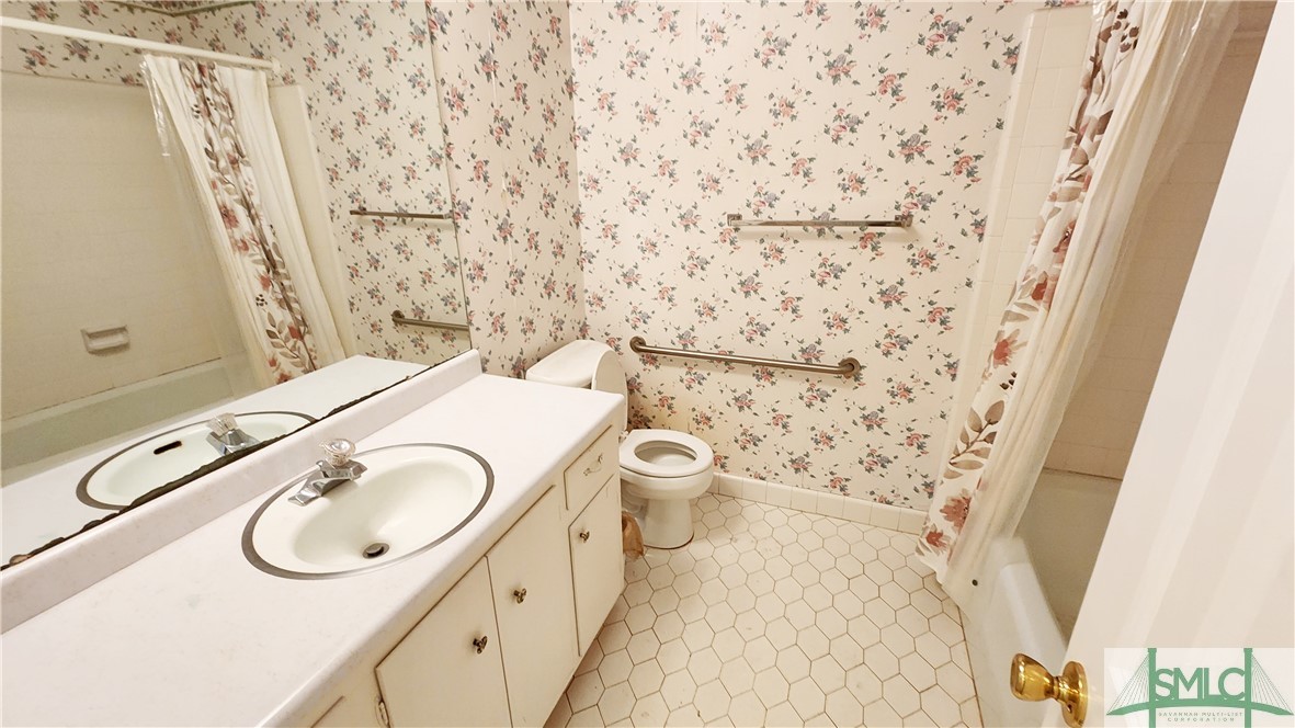 22 South Millward Road Savannah, GA 31410 - Photo 28 of 47 Hall Bath