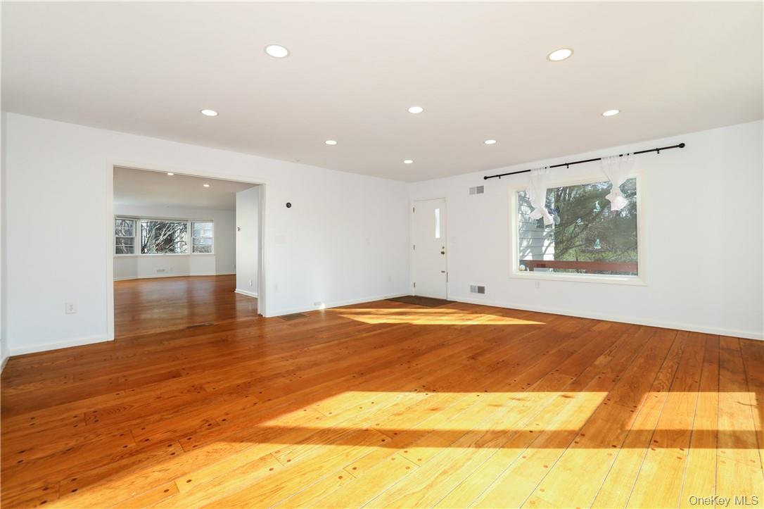 65 Lincoln Road Scarsdale, NY 10583 - Photo 3 of 29 Large family room