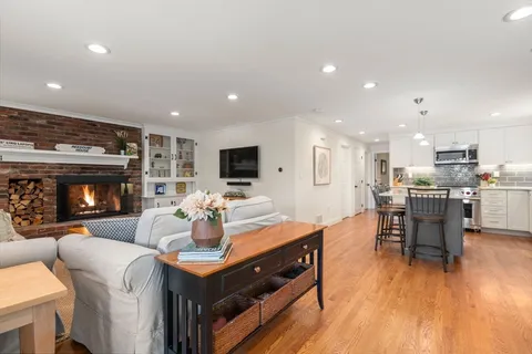 $1,150,000 | 84 South Shore Drive, Sturbridge, MA 01566