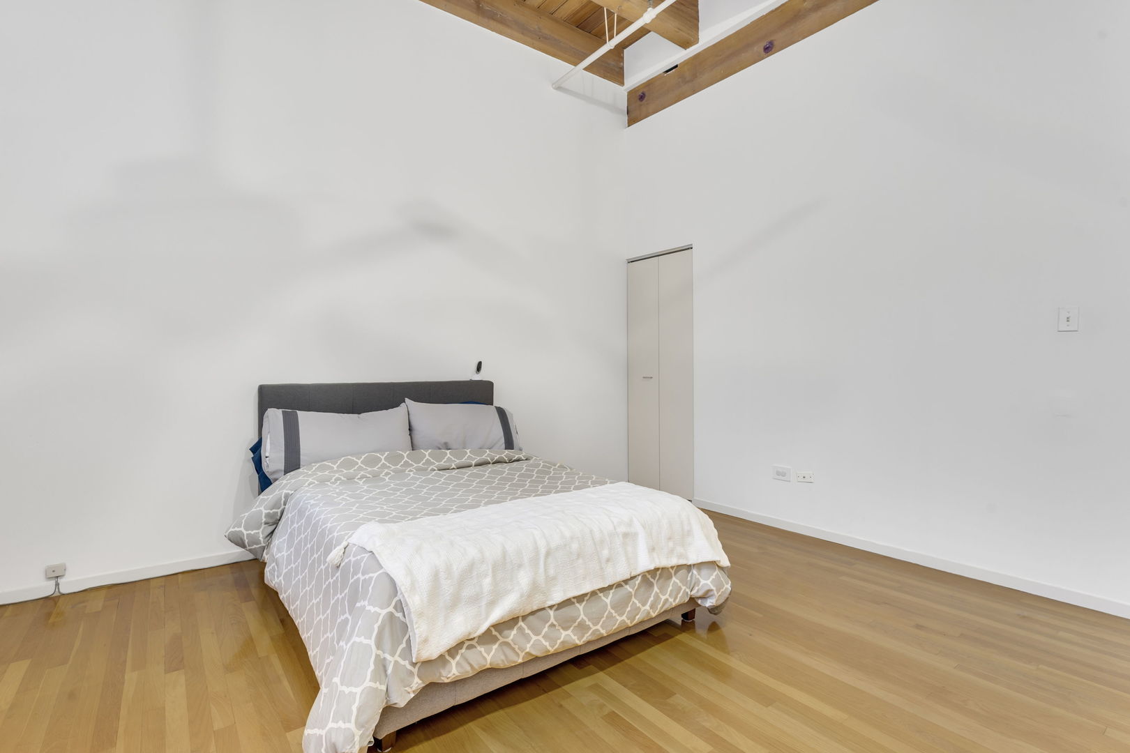 1727 South Indiana Avenue, Unit 320 Chicago, IL 60616 - Photo 23 of 28 a bedroom with a bed and wooden floor