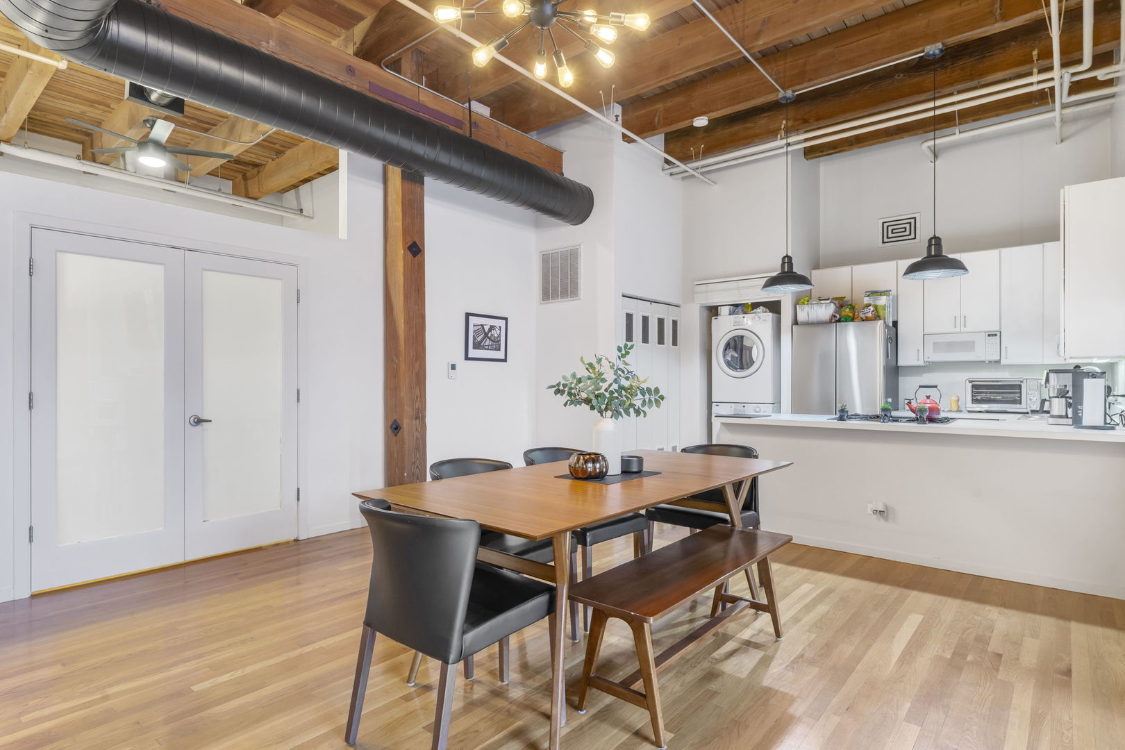 1727 South Indiana Avenue, Unit 320 Chicago, IL 60616 - Photo 7 of 28 a dining room with furniture and window
