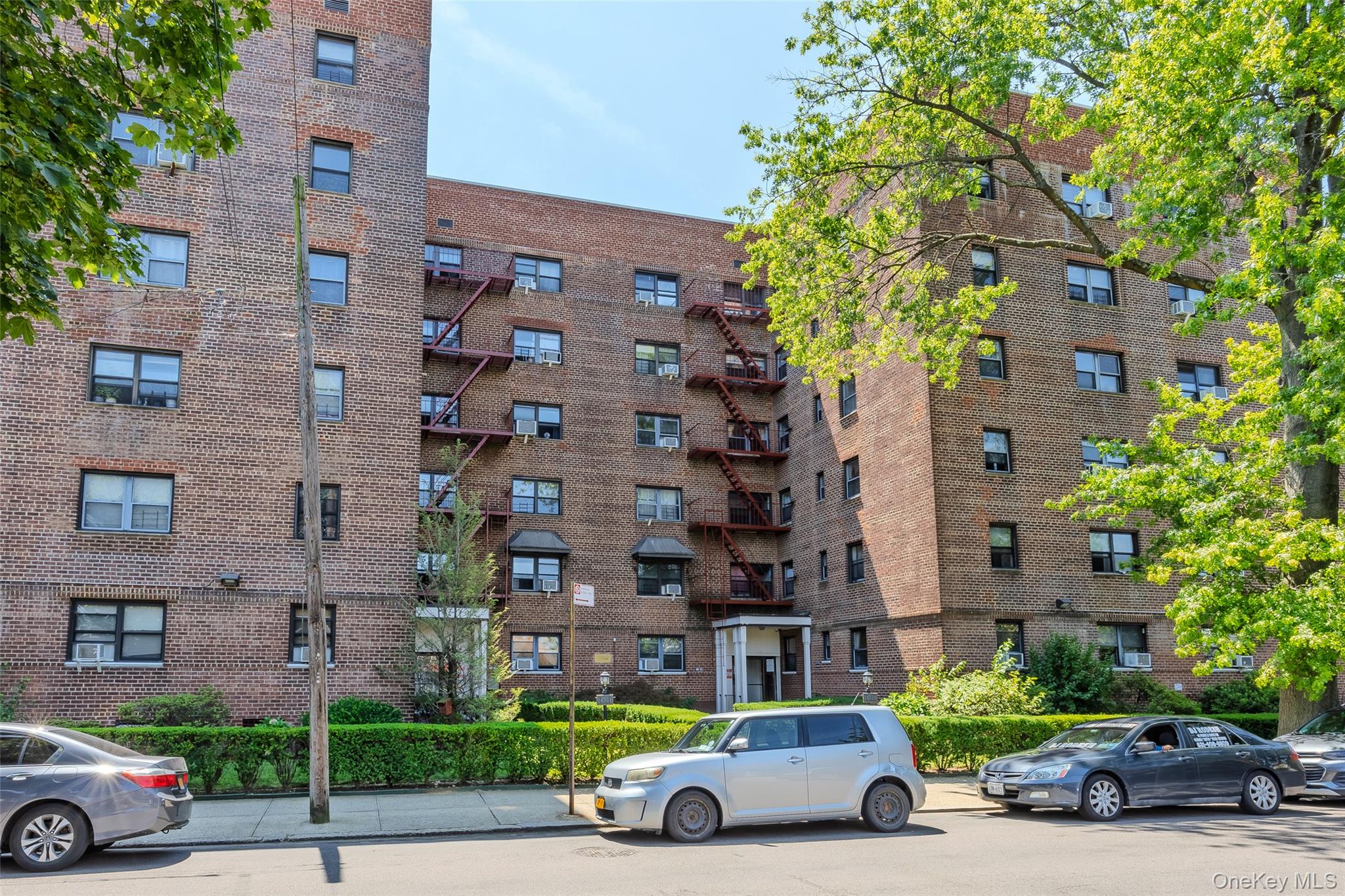 147-10 84th Road, Unit 4G Queens, NY 11435 - Photo 11 of 13 View of apartment building / complex
