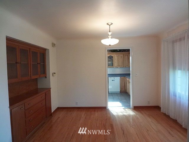 1048 Southwest 4th Place Renton, WA 98057 - Photo 3 of 15