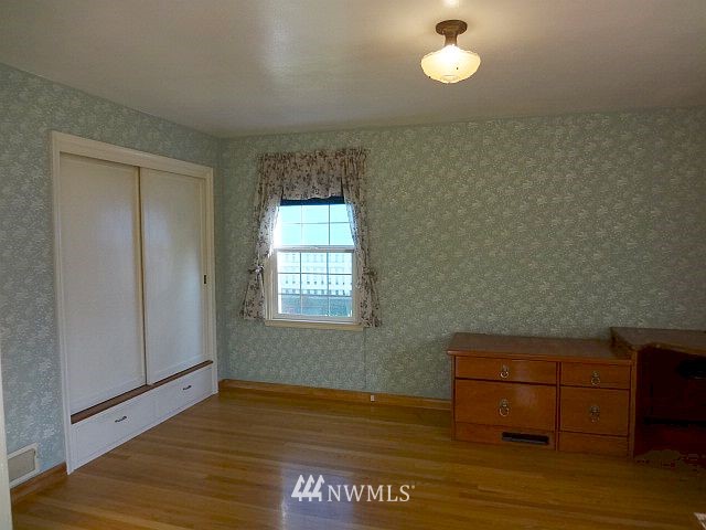 1048 Southwest 4th Place Renton, WA 98057 - Photo 6 of 15