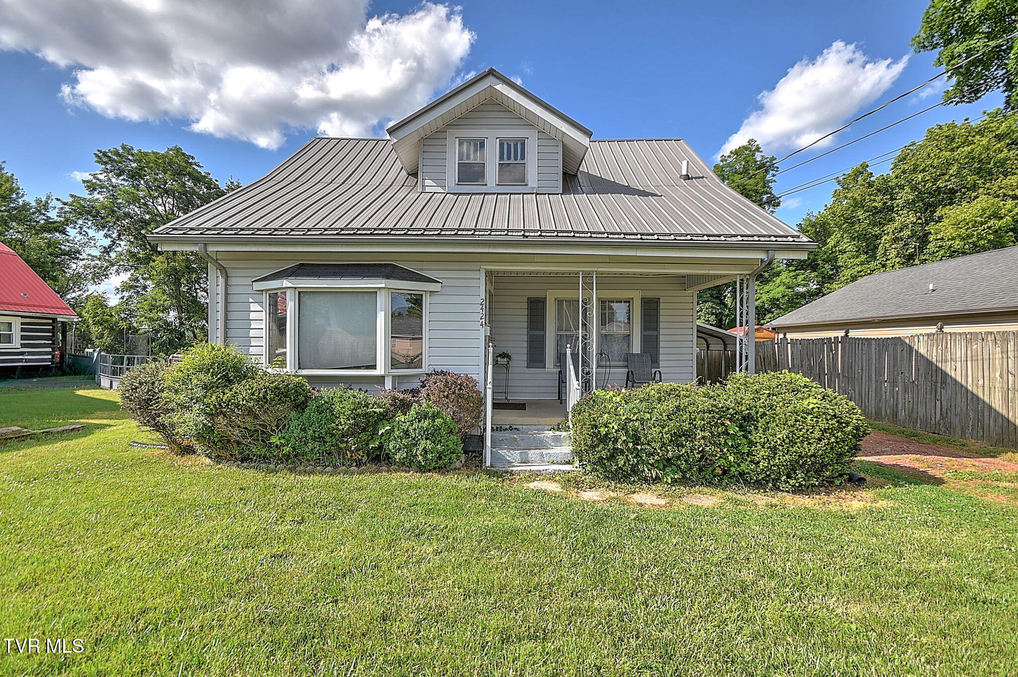 2424 Overlook Road Kingsport, TN 37664 - Photo 1 of 33 1-web-or-mls-2424 Overlook MC-2