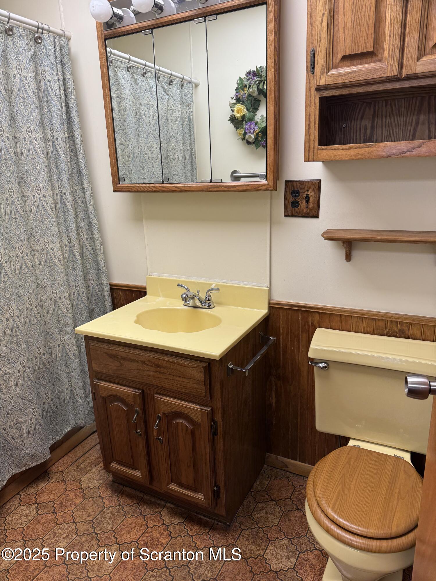 205-207 Spring Street Scranton, PA 18508 - Photo 13 of 40 205 full bathroom