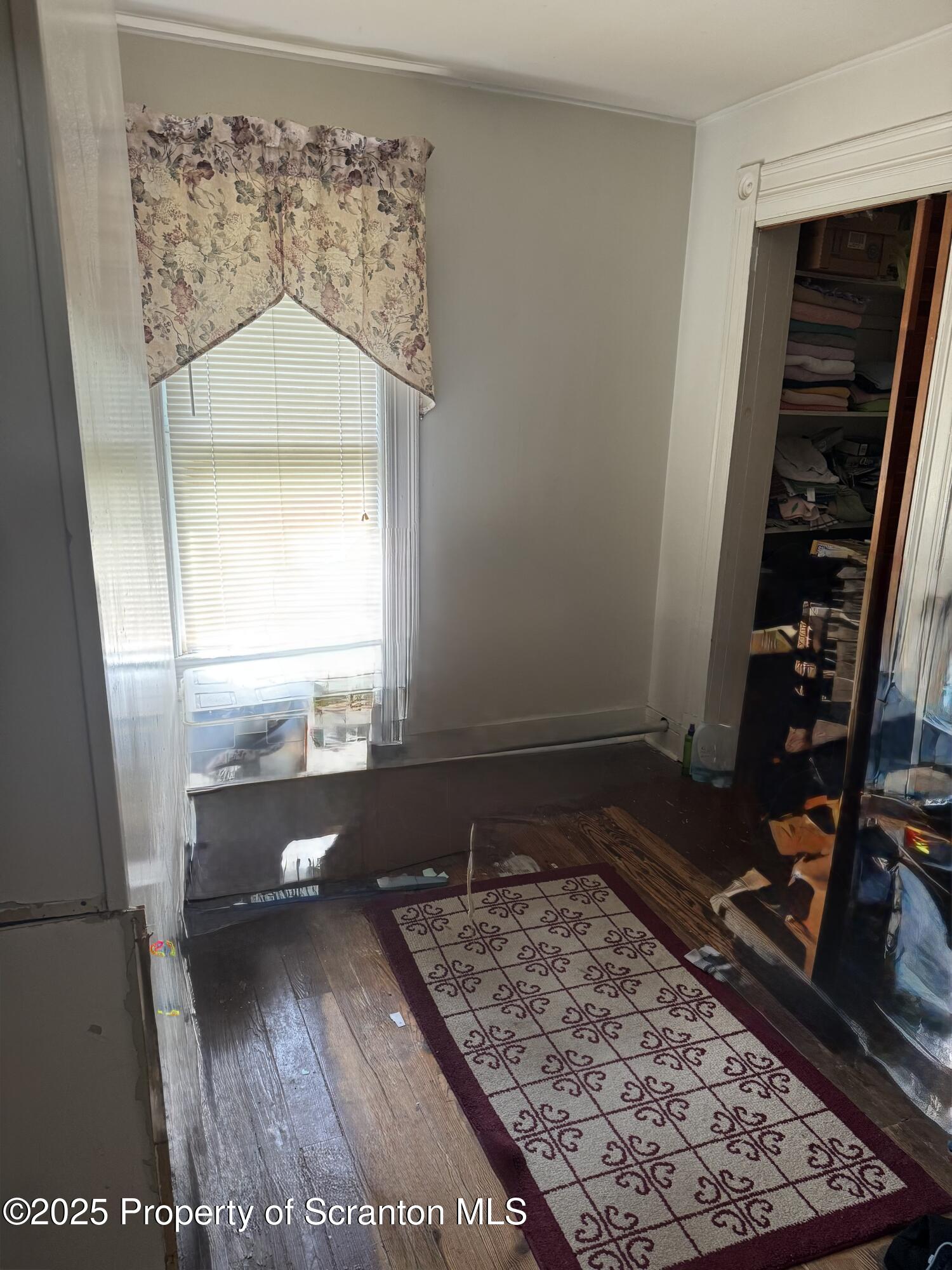 205-207 Spring Street Scranton, PA 18508 - Photo 34 of 40 207 bedroom 1