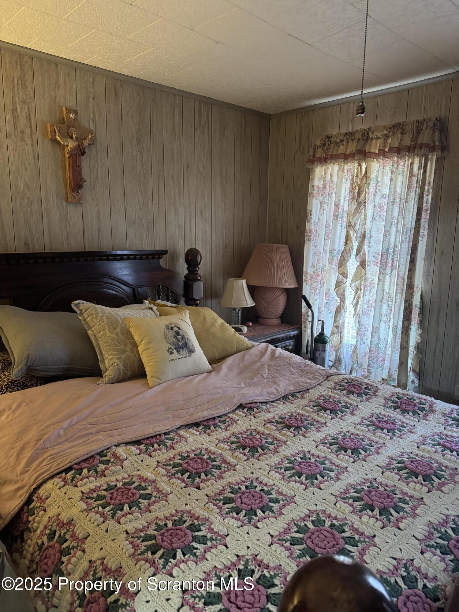 205-207 Spring Street Scranton, PA 18508 - Photo 35 of 40 207 bedroom 2