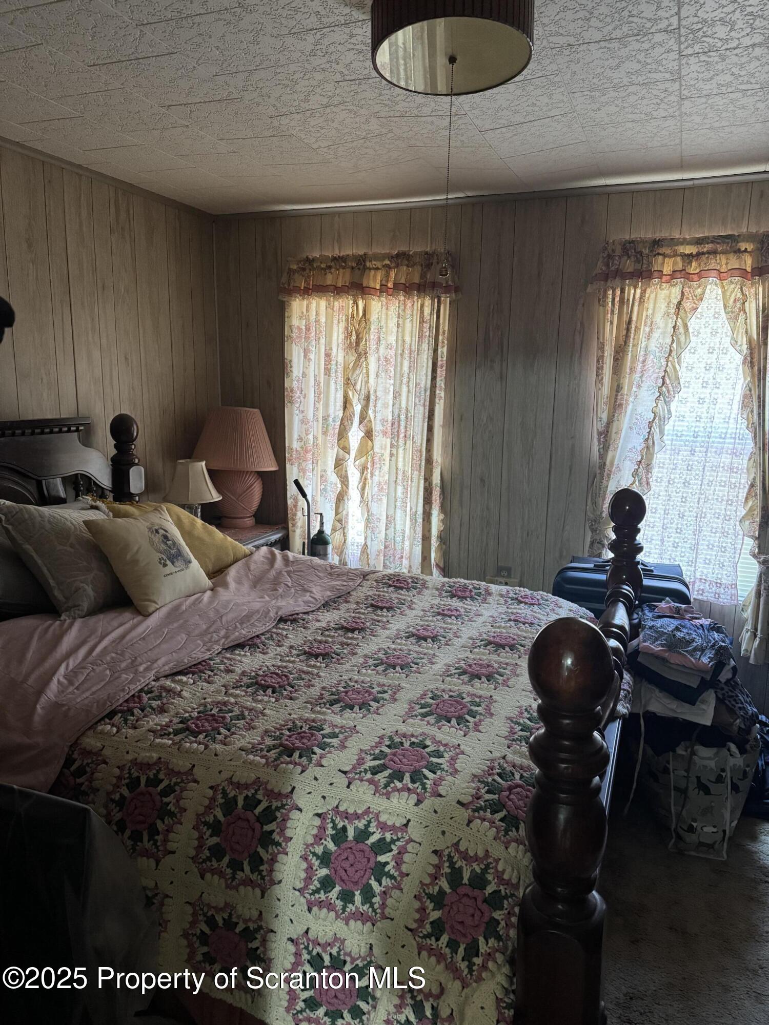 205-207 Spring Street Scranton, PA 18508 - Photo 36 of 40 207 bedroom 2