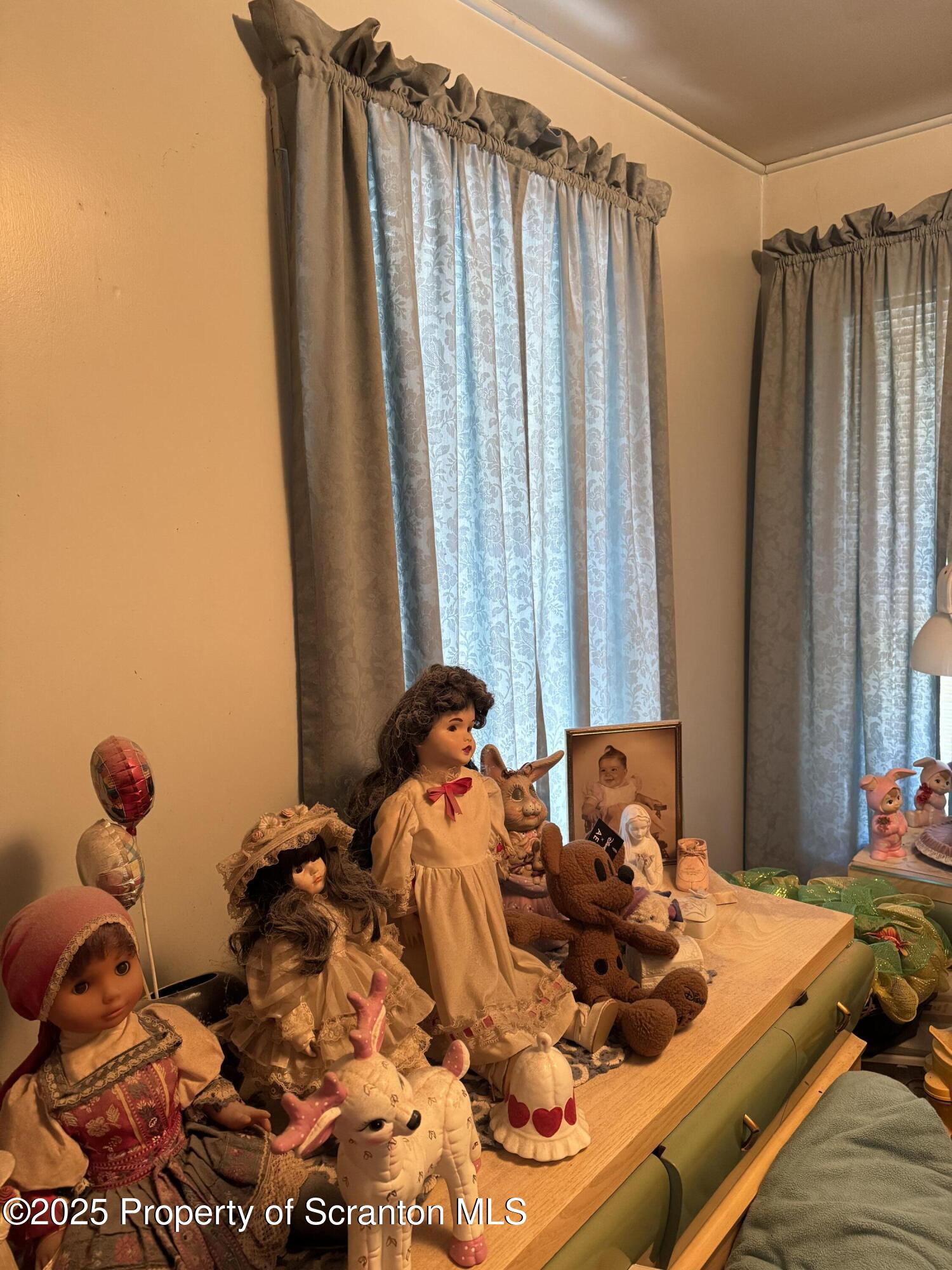 205-207 Spring Street Scranton, PA 18508 - Photo 37 of 40 207 bedroom 3