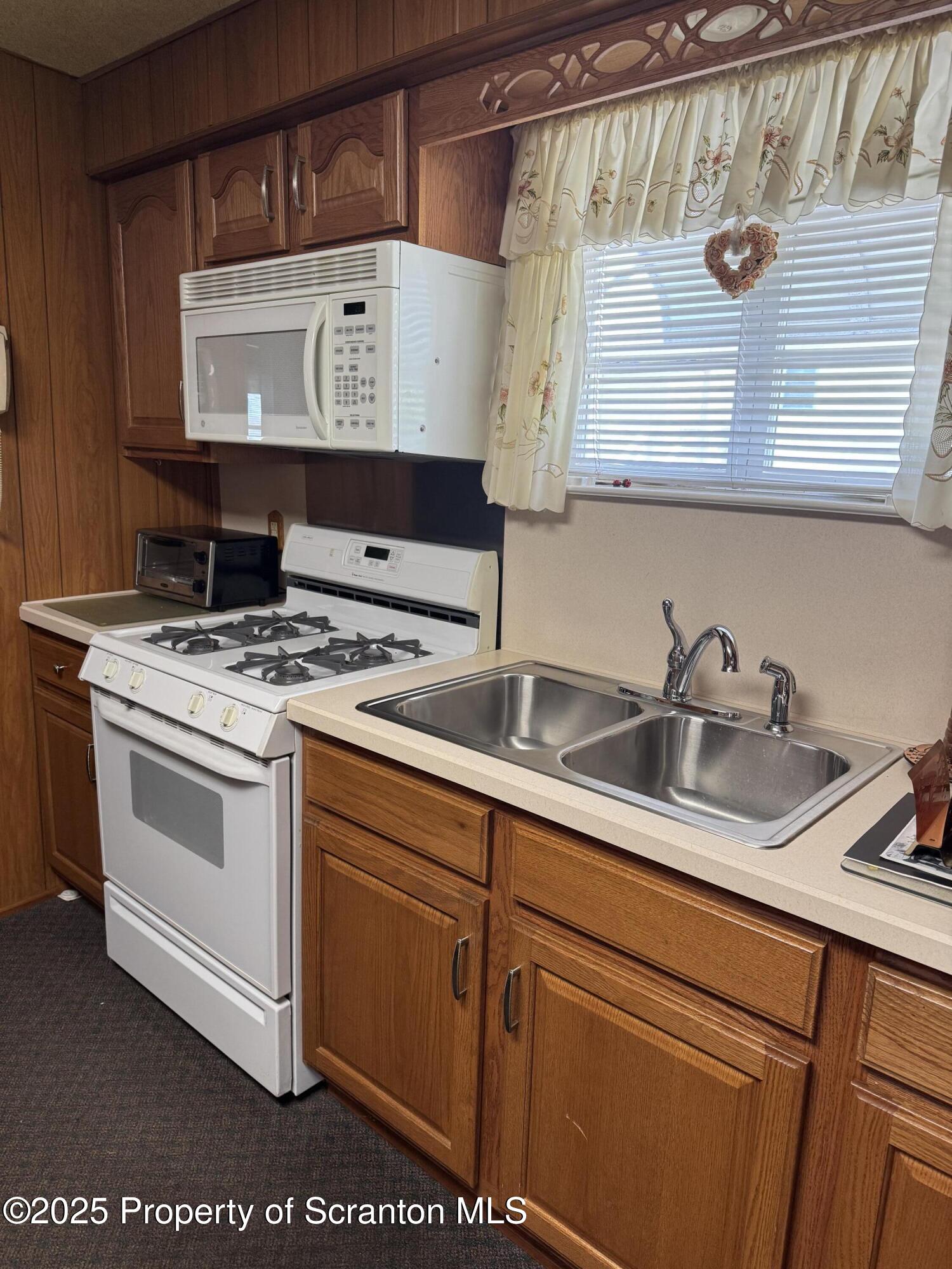 205-207 Spring Street Scranton, PA 18508 - Photo 8 of 40 205 kitchen