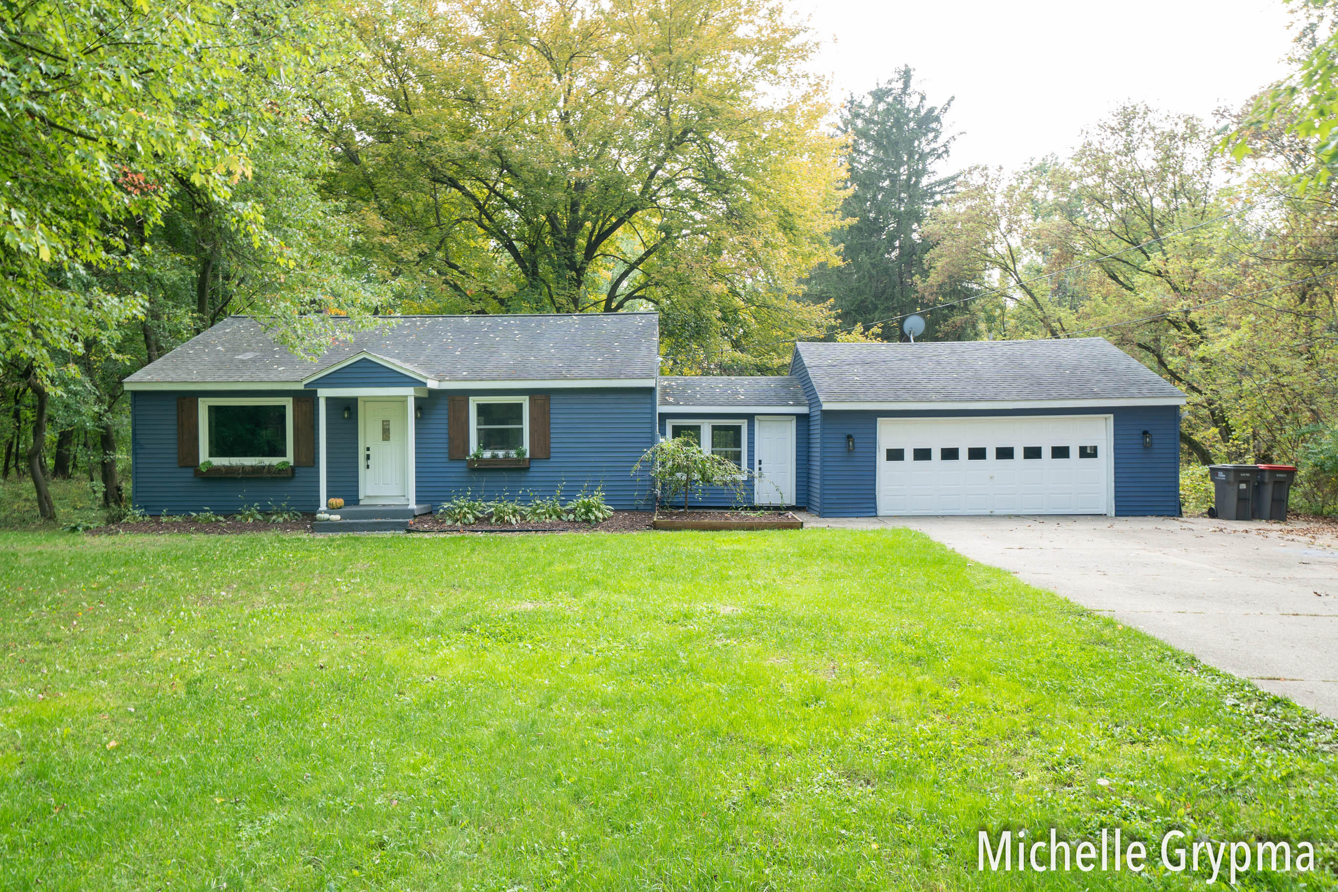 6084 Cascade Road Southeast Grand Rapids, MI 49546 - Photo 1 of 46 House front 1