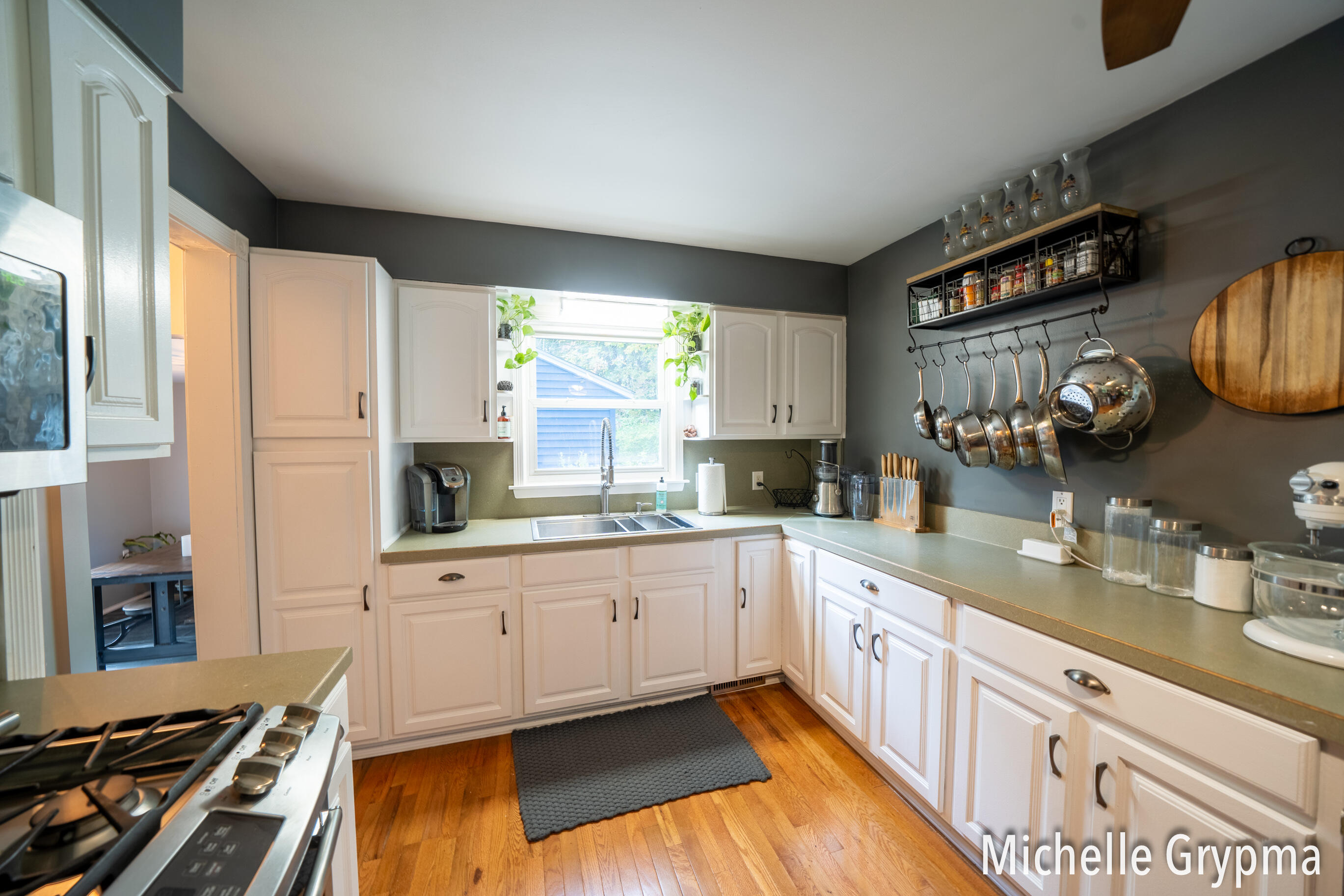 6084 Cascade Road Southeast Grand Rapids, MI 49546 - Photo 11 of 46 Kitchen 2