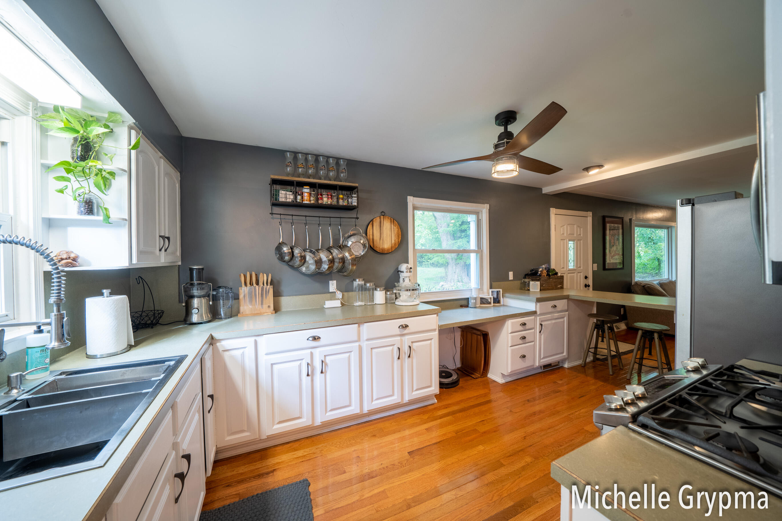 6084 Cascade Road Southeast Grand Rapids, MI 49546 - Photo 12 of 46 Kitchen 3