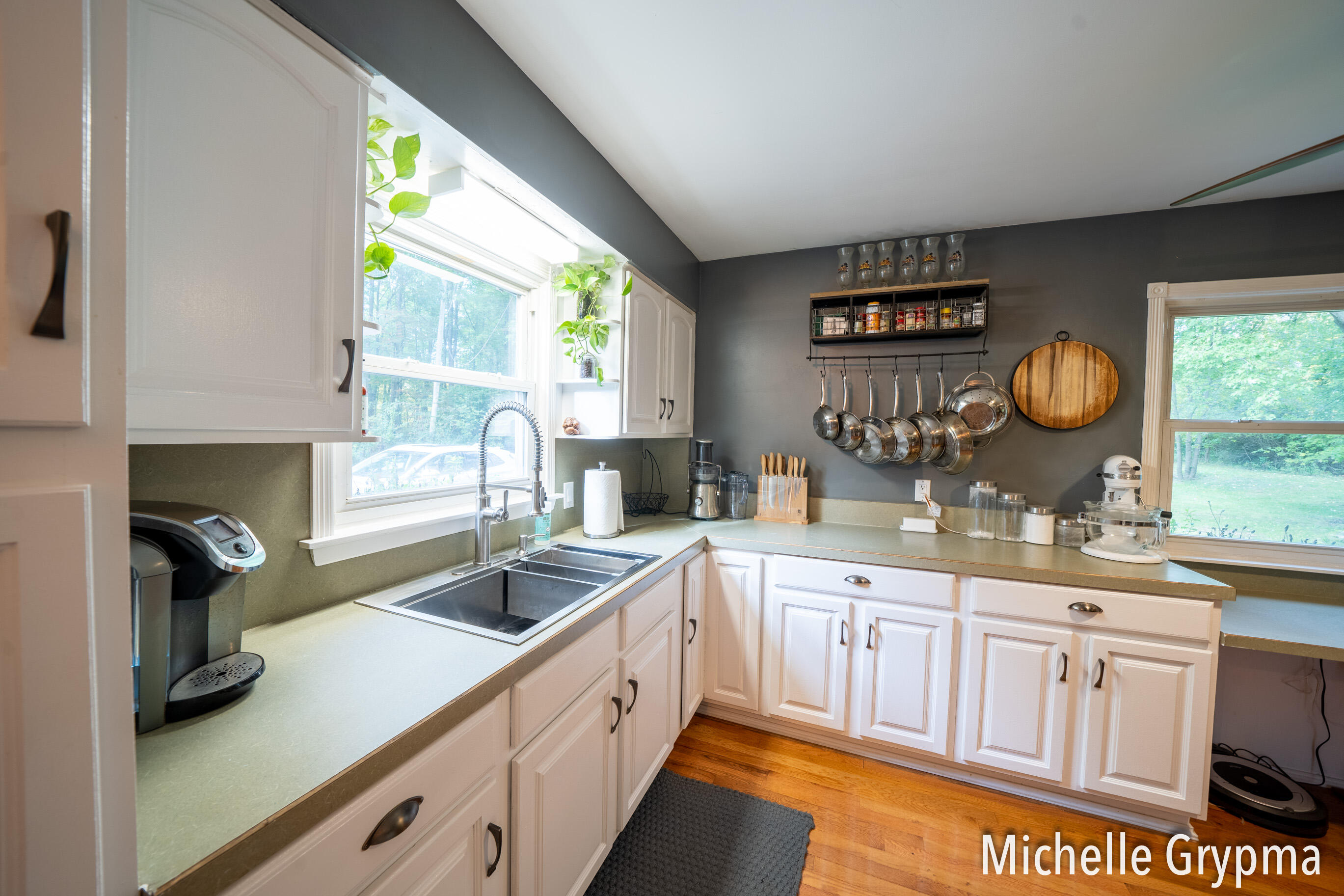 6084 Cascade Road Southeast Grand Rapids, MI 49546 - Photo 13 of 46 Kitchen 4