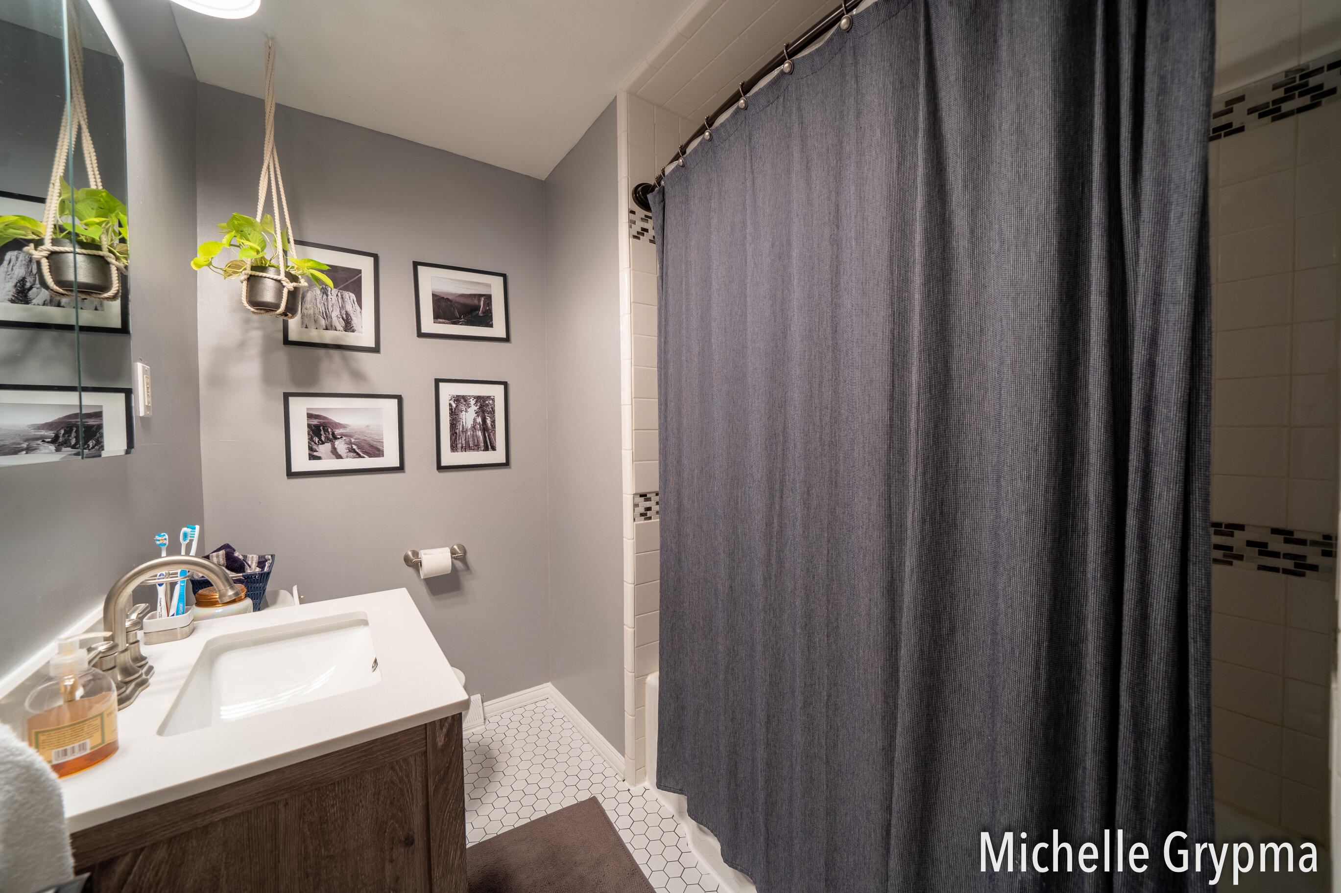 6084 Cascade Road Southeast Grand Rapids, MI 49546 - Photo 15 of 46 Bathroom