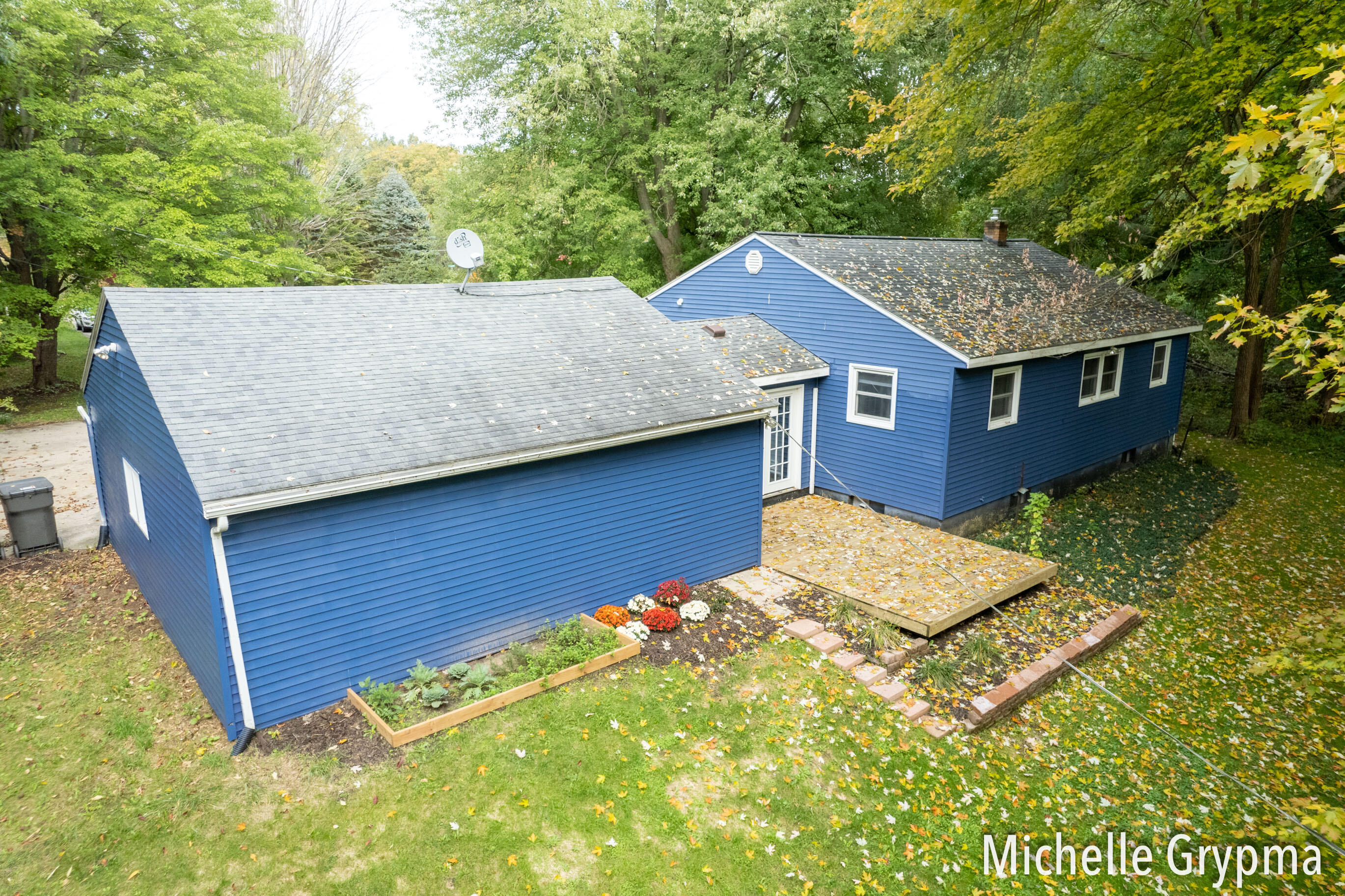 6084 Cascade Road Southeast Grand Rapids, MI 49546 - Photo 27 of 46 Aerial Back of house