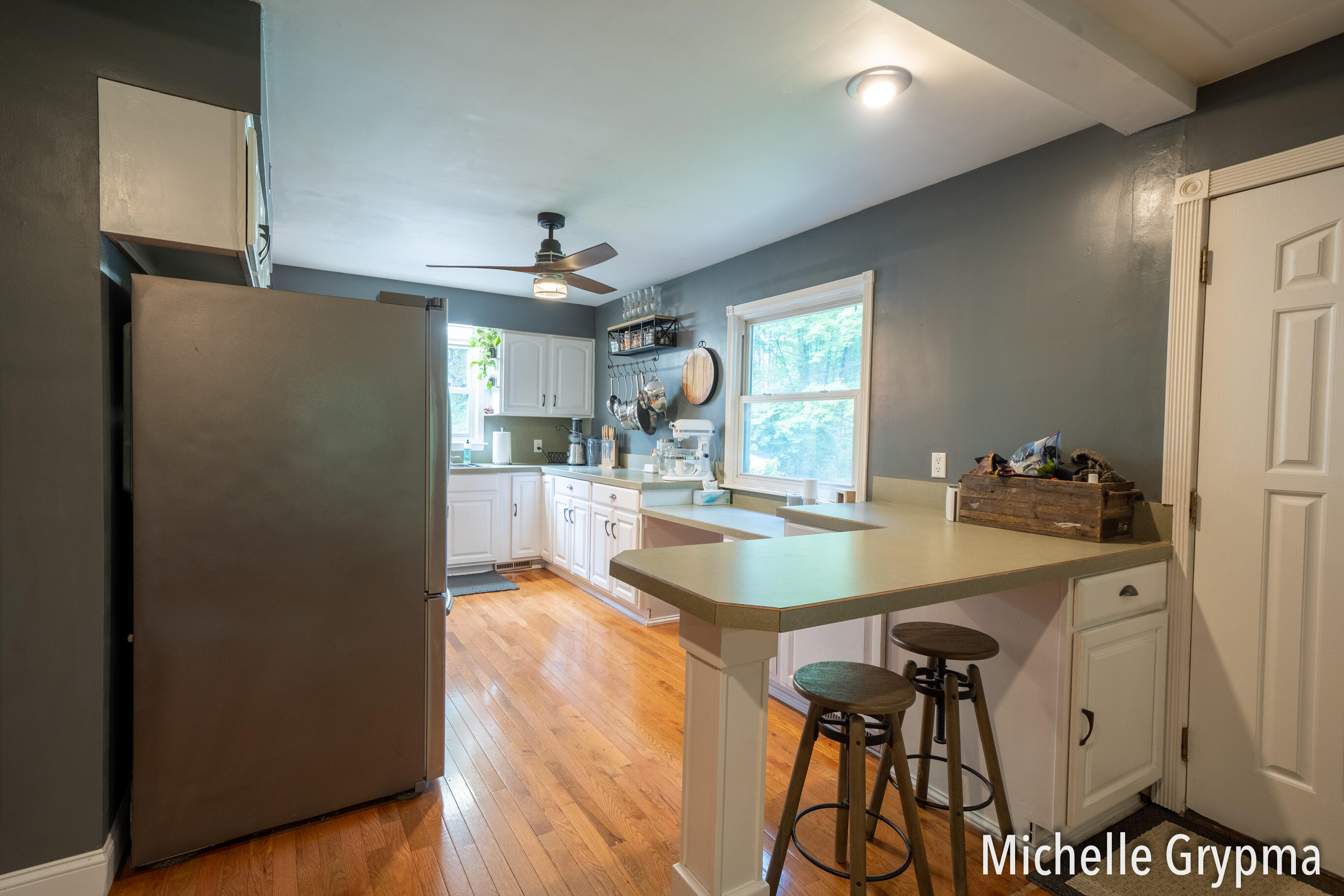 6084 Cascade Road Southeast Grand Rapids, MI 49546 - Photo 8 of 46 Side view