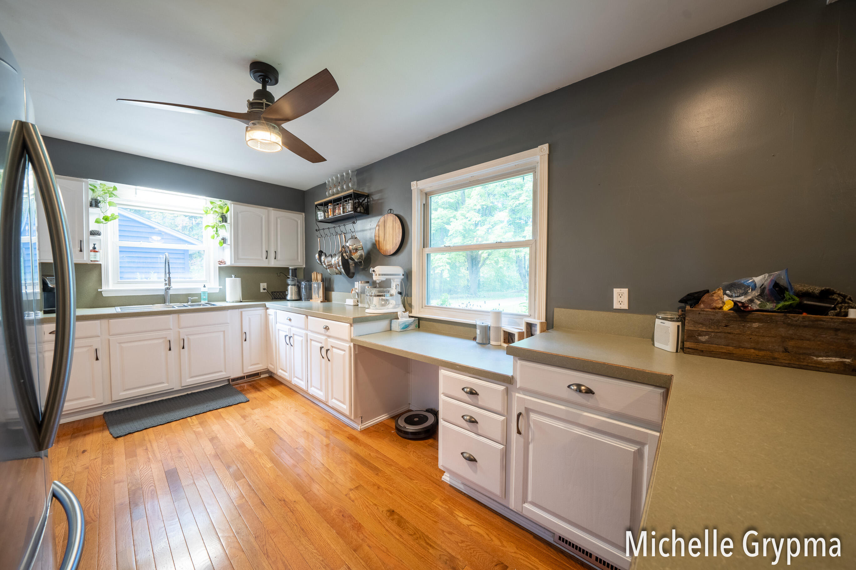 6084 Cascade Road Southeast Grand Rapids, MI 49546 - Photo 9 of 46 Kitchen
