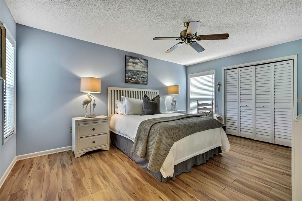 2919 North Rivers Edge Boulevard, Unit 2919 Crystal River, FL 34429 - Photo 18 of 36 a bedroom with a bed and a chandelier