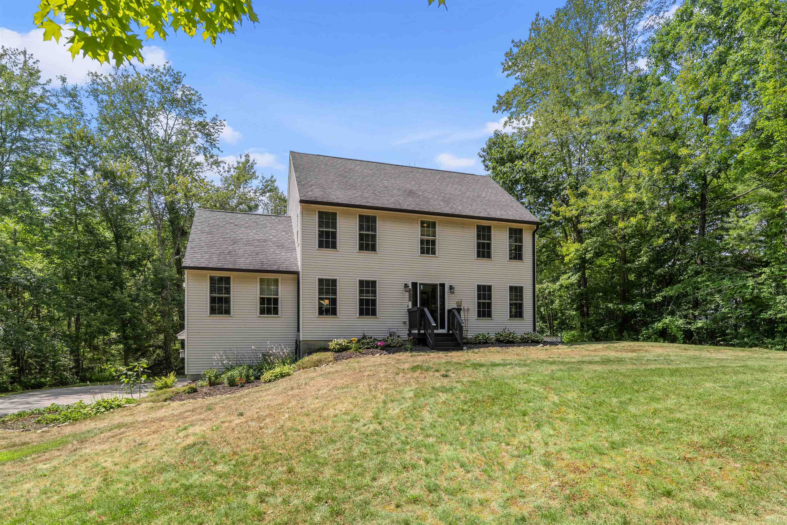 122 Blake Road Epping, NH 03042 - Photo 1 of 34