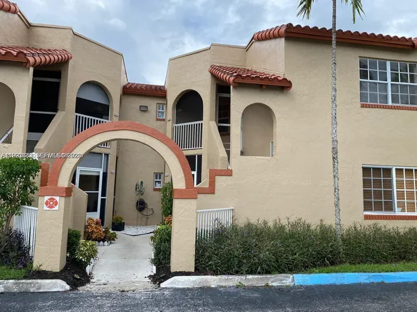 $1,950 | 8713 Southwest 5th Street, Unit 104, Pembroke Pines, FL 33025