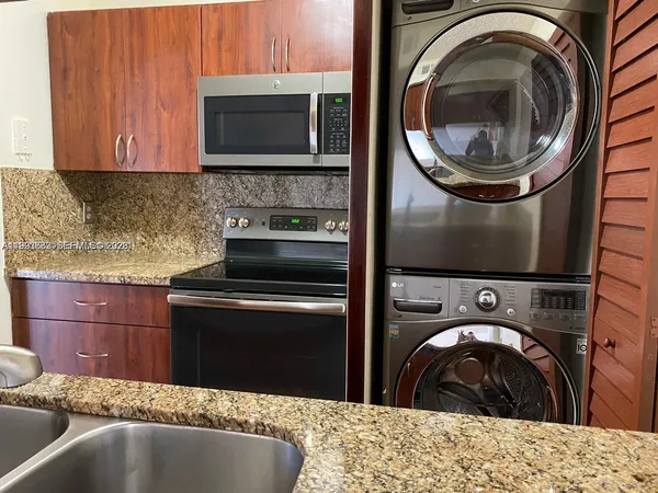 $1,950 | 8713 Southwest 5th Street, Unit 104, Pembroke Pines, FL 33025