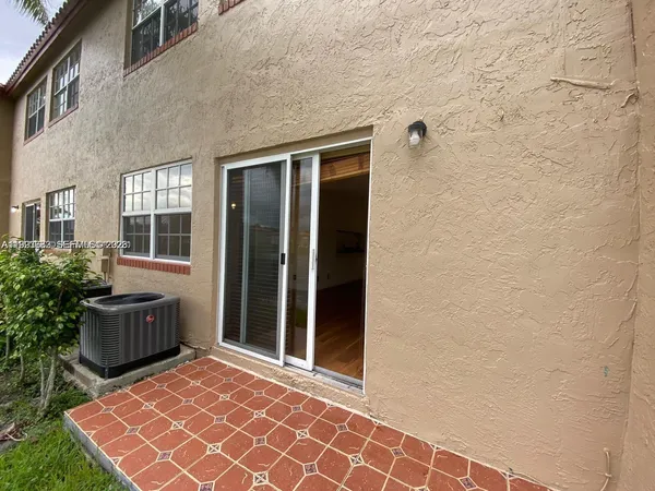 $1,950 | 8713 Southwest 5th Street, Unit 104, Pembroke Pines, FL 33025
