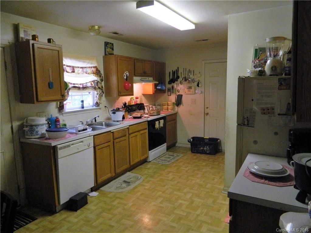 3922 Plainview Road Charlotte, NC 28208 - Photo 3 of 16